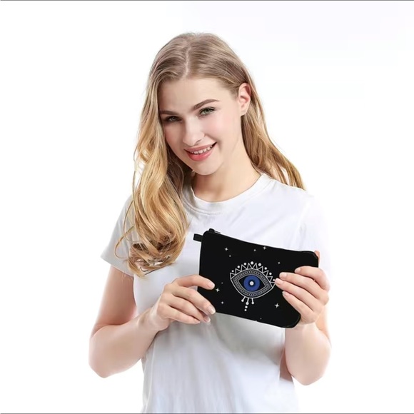 Brand new in package makeup bag - Picture 7 of 10